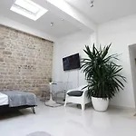 4K Centre Apartment